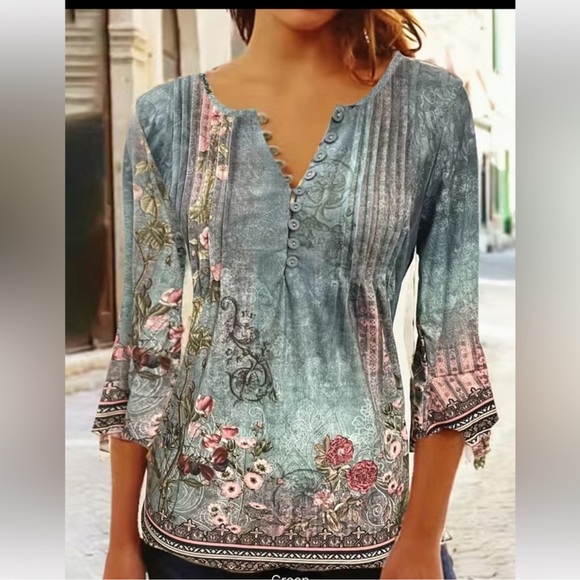 Plus Size Bohemian Floral Print Women's Top - Picture 1 of 5